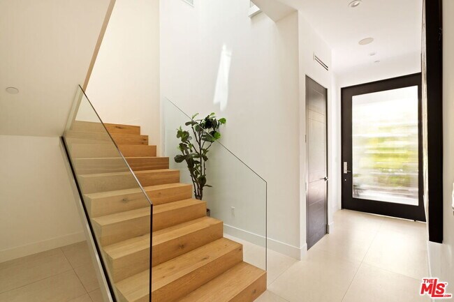 Building Photo - 1516 Forest Knoll Dr