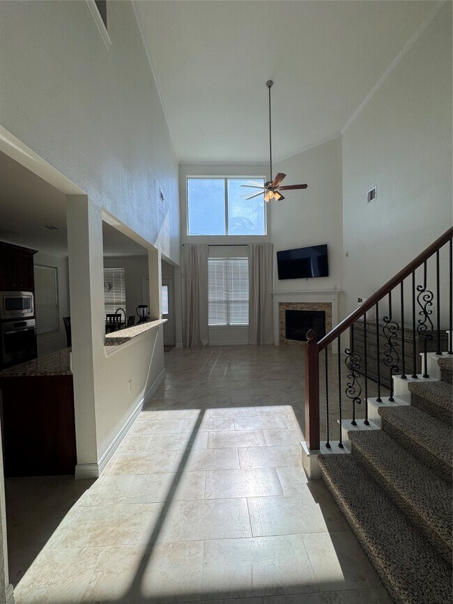 Building Photo - 1110 Hector Ave