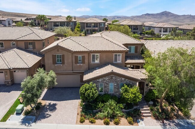 Building Photo - Elegant model home at Club Madeira!