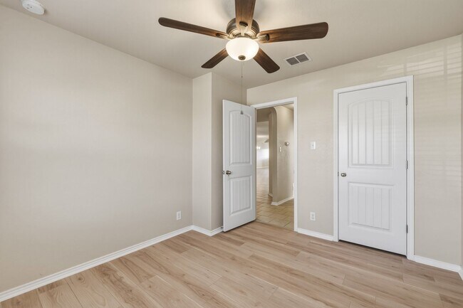 Building Photo - Large one story in Valley Ranch