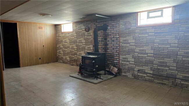 Building Photo - 36 Jamaica Ln