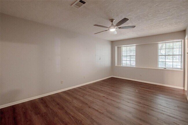 Building Photo - 223 Normal Park Dr