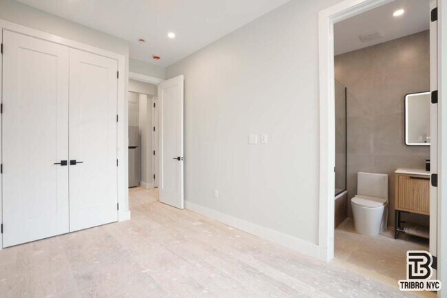 Building Photo - 3 bedroom in Brooklyn NY 11206