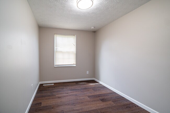 Building Photo - 5272 Quincy Dr