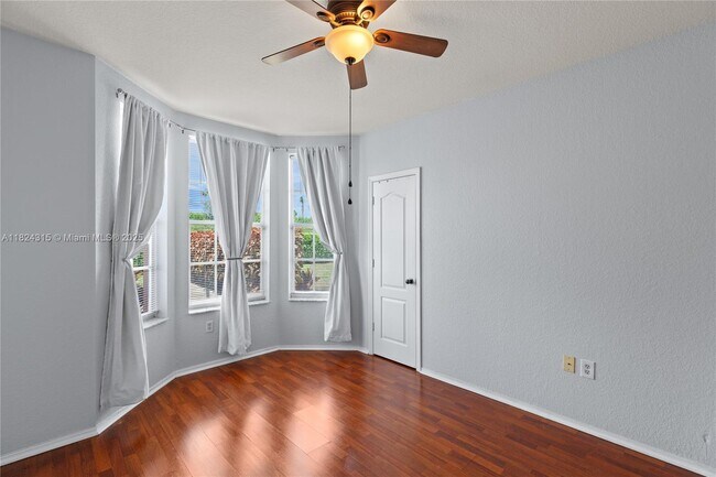 Building Photo - 1309 Belmont Pl
