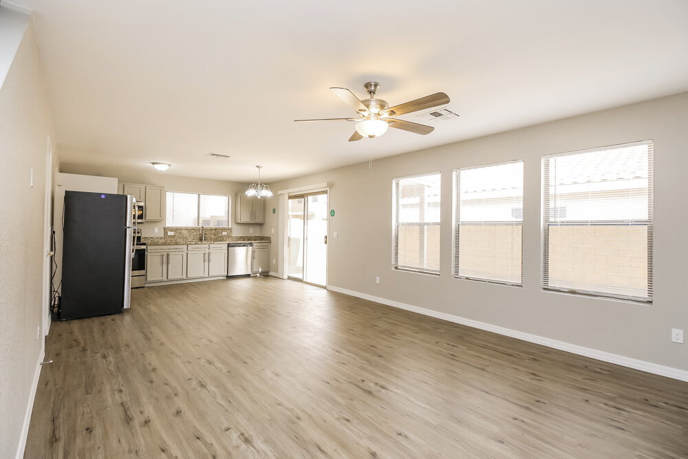 Building Photo - 650 E Woodsman Pl