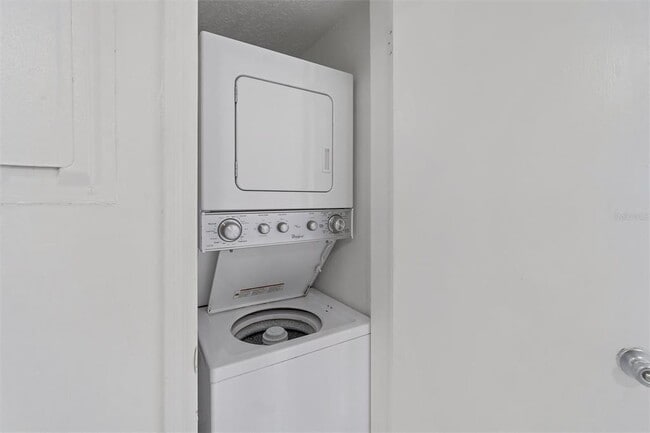 Building Photo - 165 Pompano Dr SE