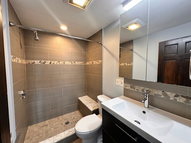 Building Photo - 474 E 7th St