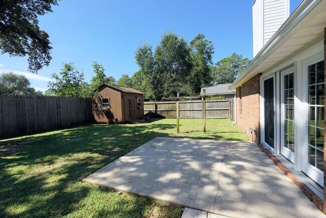 Building Photo - Spacious 5-Bedroom Home in Gated Parkwood ...
