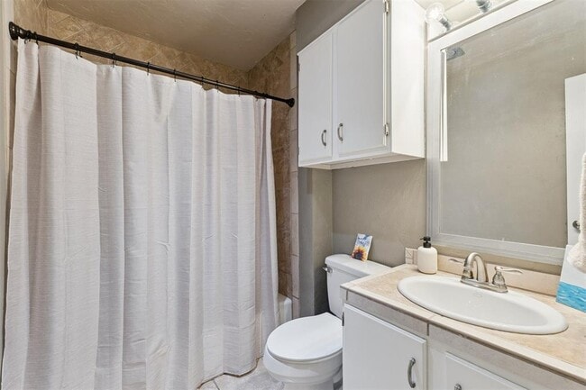 Building Photo - 9605 Hefner Village Blvd