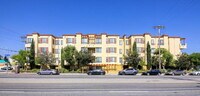 Building Photo - 6938 Laurel Canyon Blvd