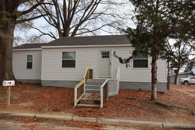 Primary Photo - 709 Denby St SW