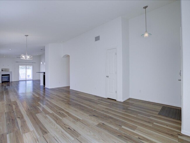 Building Photo - Spacious 4-Bedroom Home with Private Pool & Large Enclosed Backyard!