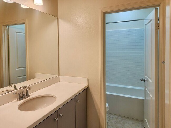 Building Photo - 2415 Tapestry Wy