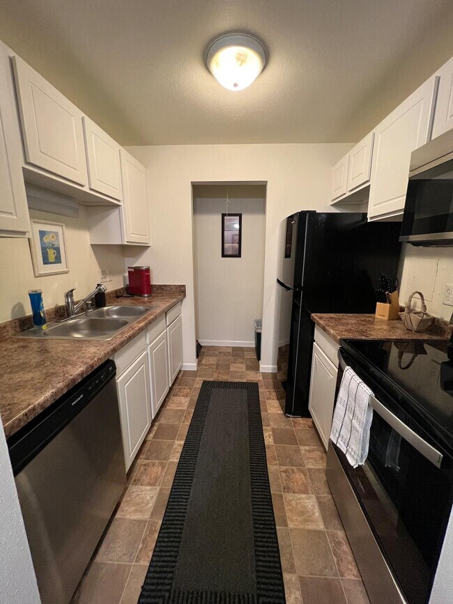 Building Photo - 3106 Village Ct