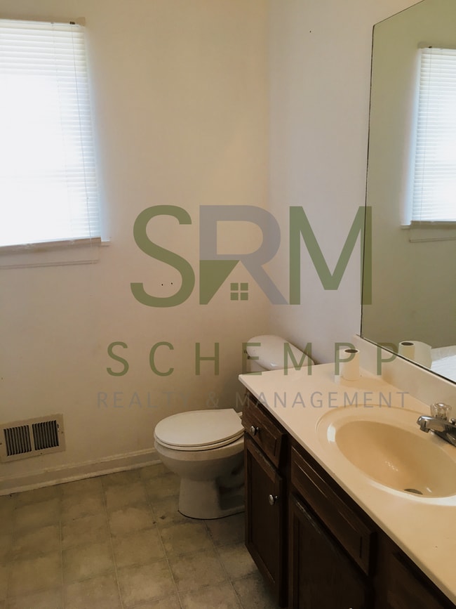 Building Photo - Updated Four Bedroom/Three Full Bath House in Russell Neighborhood! *COMING SOON*