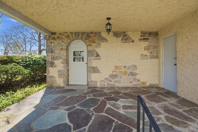 Building Photo - 5 Seymour Pl