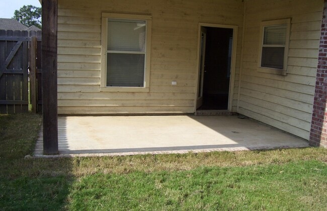 Building Photo - 109 Newport Dr