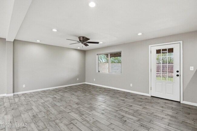 Building Photo - 6491 N Lena Way