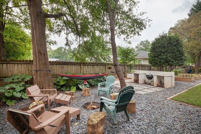 Building Photo - Beautiful 2bd/2ba Bungelow in Kirkwood wit...