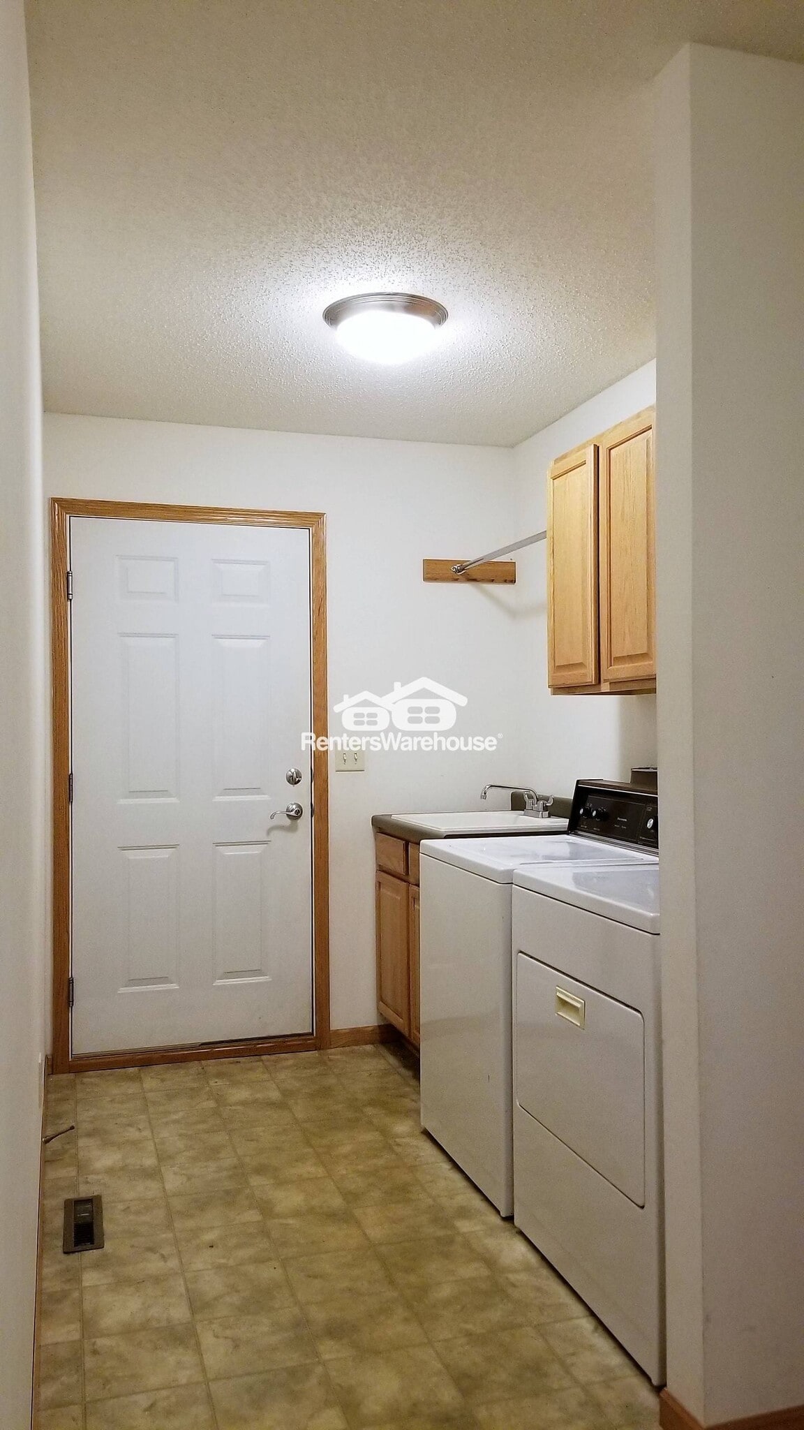 Building Photo - 64 Crown Pointe Curve