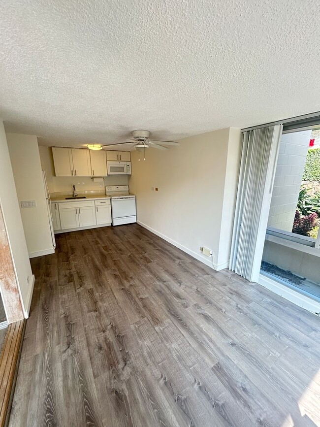 Building Photo - Renovated 2-Bedroom in Makiki – Pet Friendly!