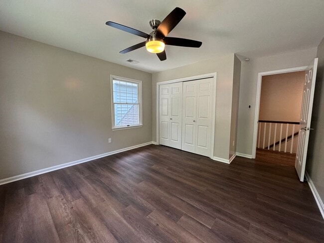 Building Photo - Stunning 4 Bed 3.5 Bath Home With Deck And...