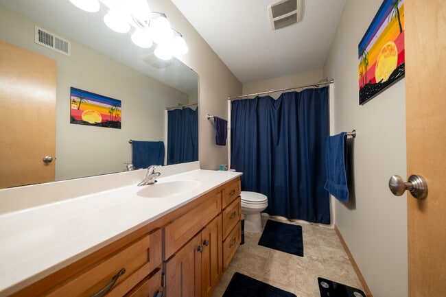 Building Photo - 572 Danube Ave