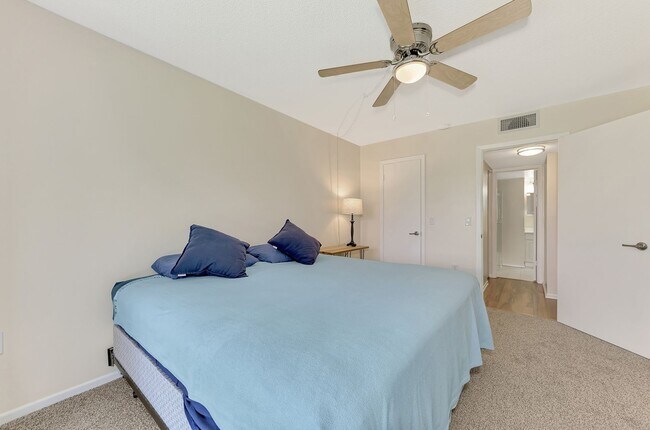 Building Photo - BEAULTIFUL 1 BEDROOM, 1 BATHROOM CONDO LOCATED JUST MINUTES FROM VENICE BEACH!