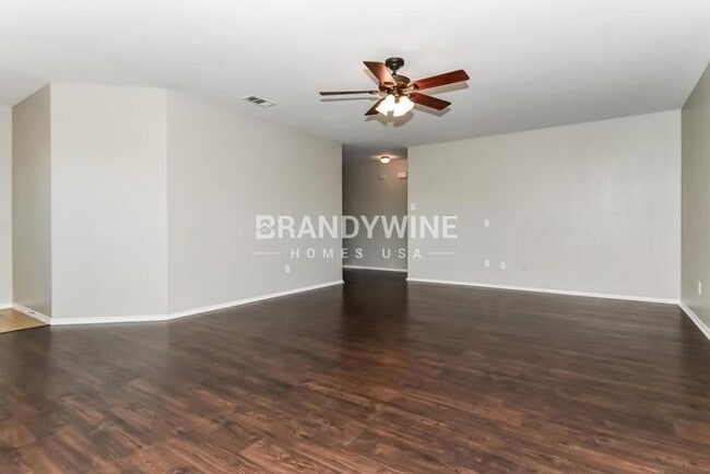 Building Photo - 411 Silver Leaf Dr