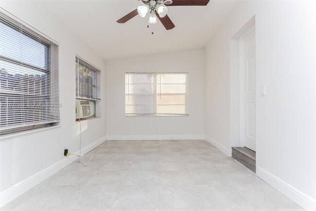 Building Photo - 1571 NE 44th St