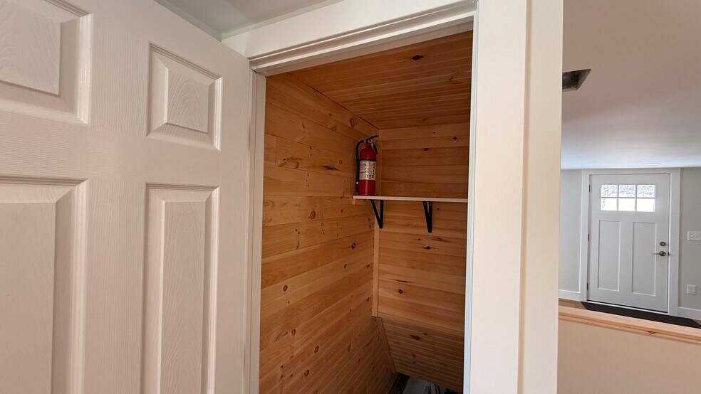 Building Photo - 193 Sidney Rd