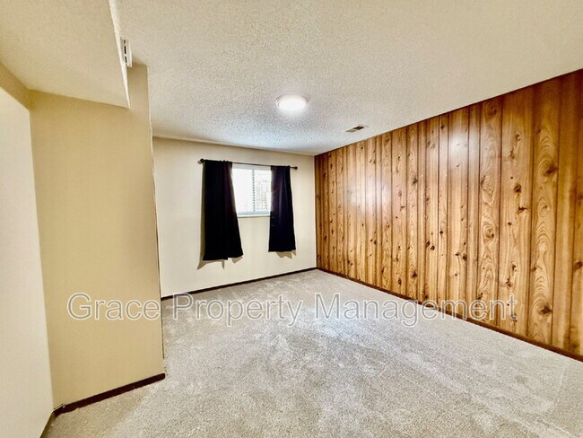 Building Photo - 13092 Monroe Dr