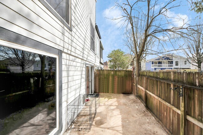 Building Photo - 18122 Kings Row