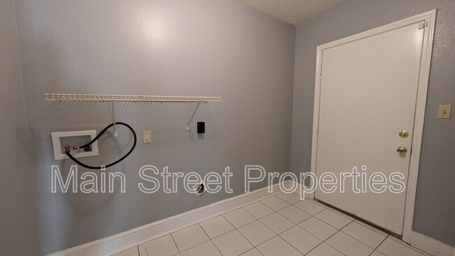 Building Photo - 912 Rentz Ave
