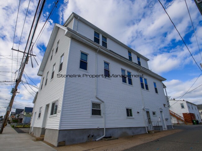 Building Photo - 125 Broad St