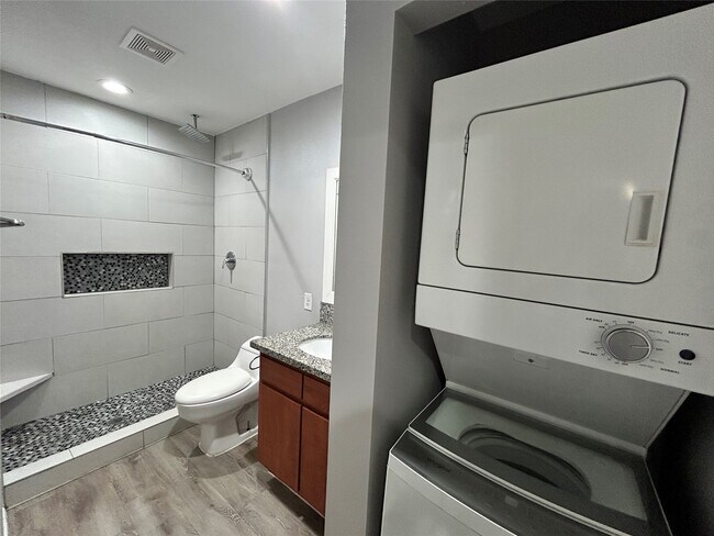 Building Photo - 2807 Beauchamp St