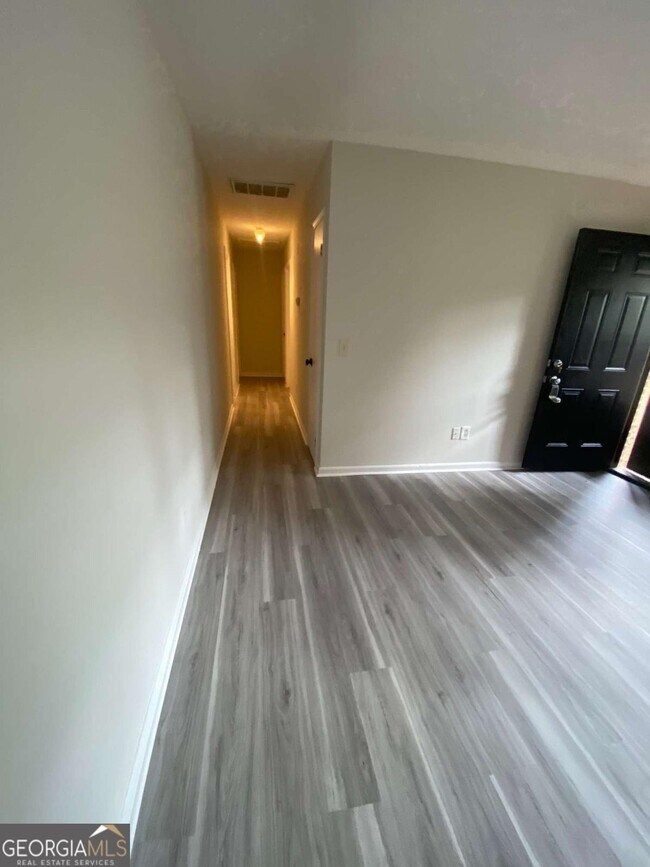 Building Photo - 29 Highland Park Dr