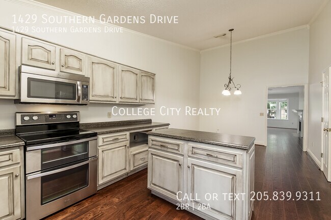 Building Photo - 1429 Southern Gardens Dr