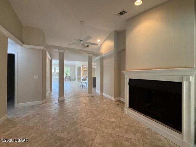 Building Photo - 190 Hidden Hills Dr