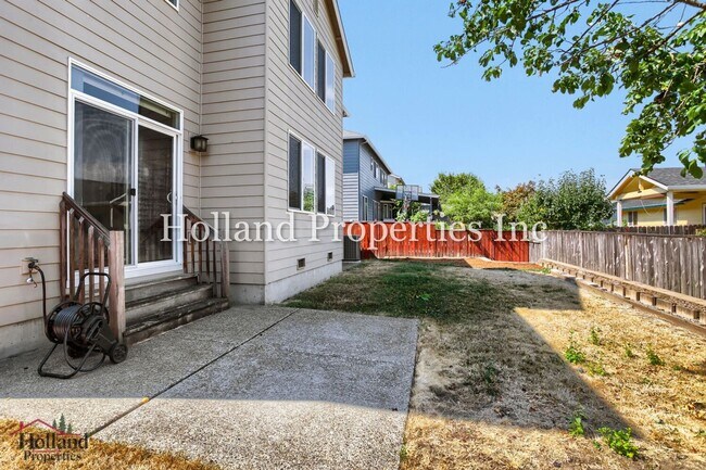 Building Photo - 21569 SW Susan Ln