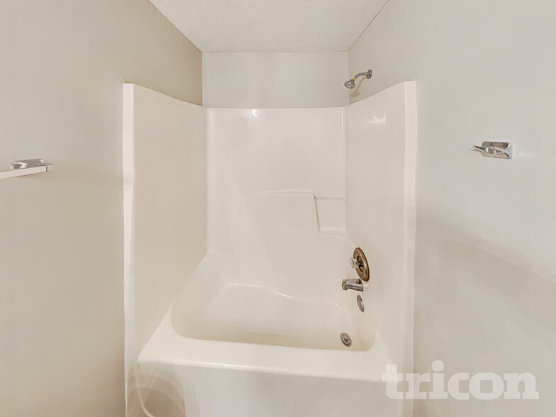 Building Photo - 156 Bridgestone Ln