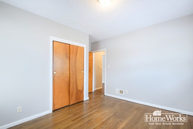 Building Photo - 730 E Broadway St