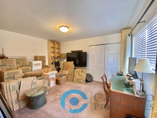 Building Photo - 3964 Manzanita Dr