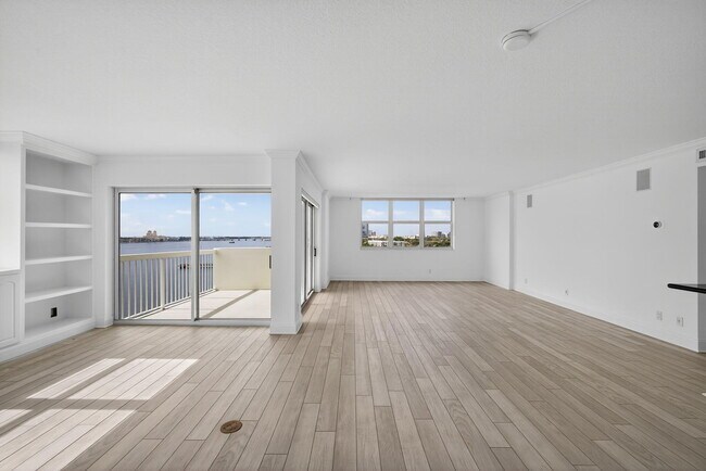 Building Photo - 2600 N Flagler Dr