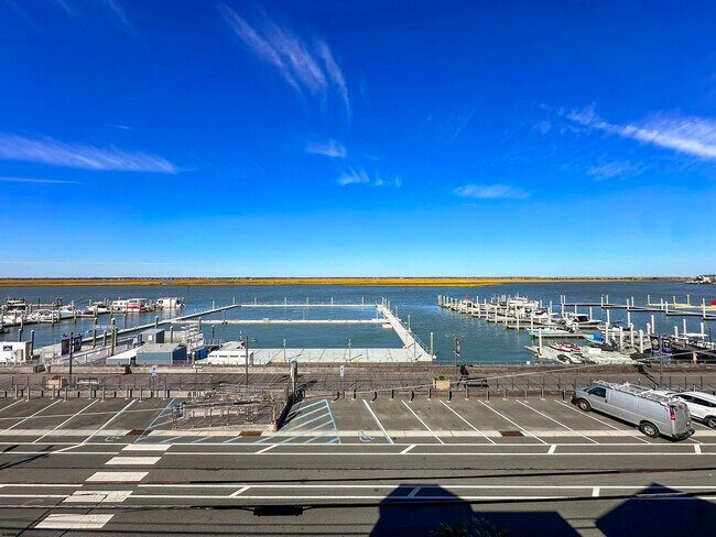 Building Photo - 9416 Amherst Ave