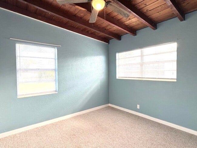 Building Photo - Beachside Bungalow in Ormond Beach!