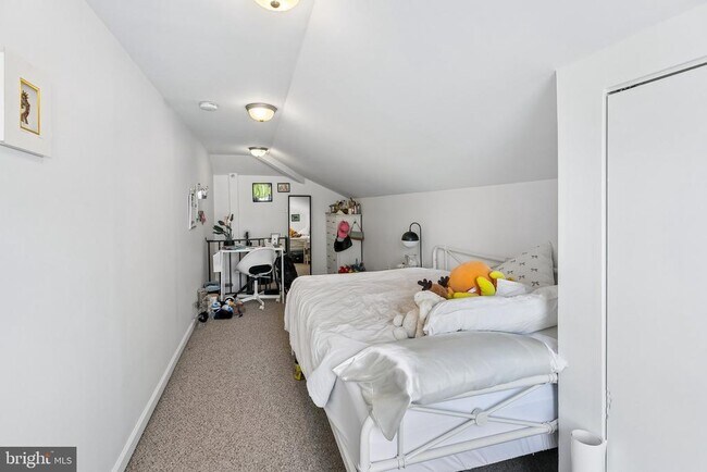 Building Photo - 303 S 11th St