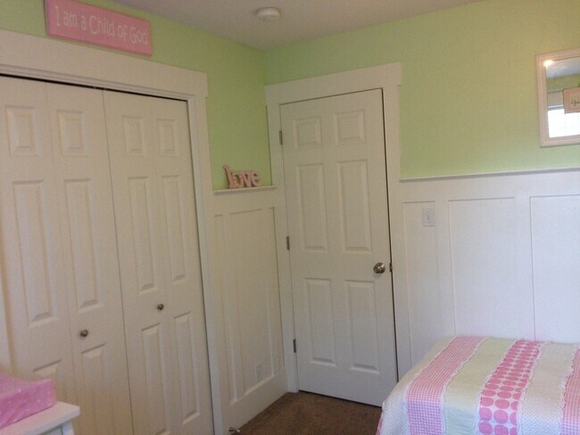 Building Photo - Large Family Lehi Home available now!
