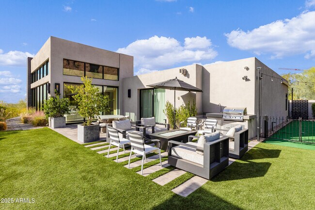 Building Photo - 5841 N Echo Canyon Cir